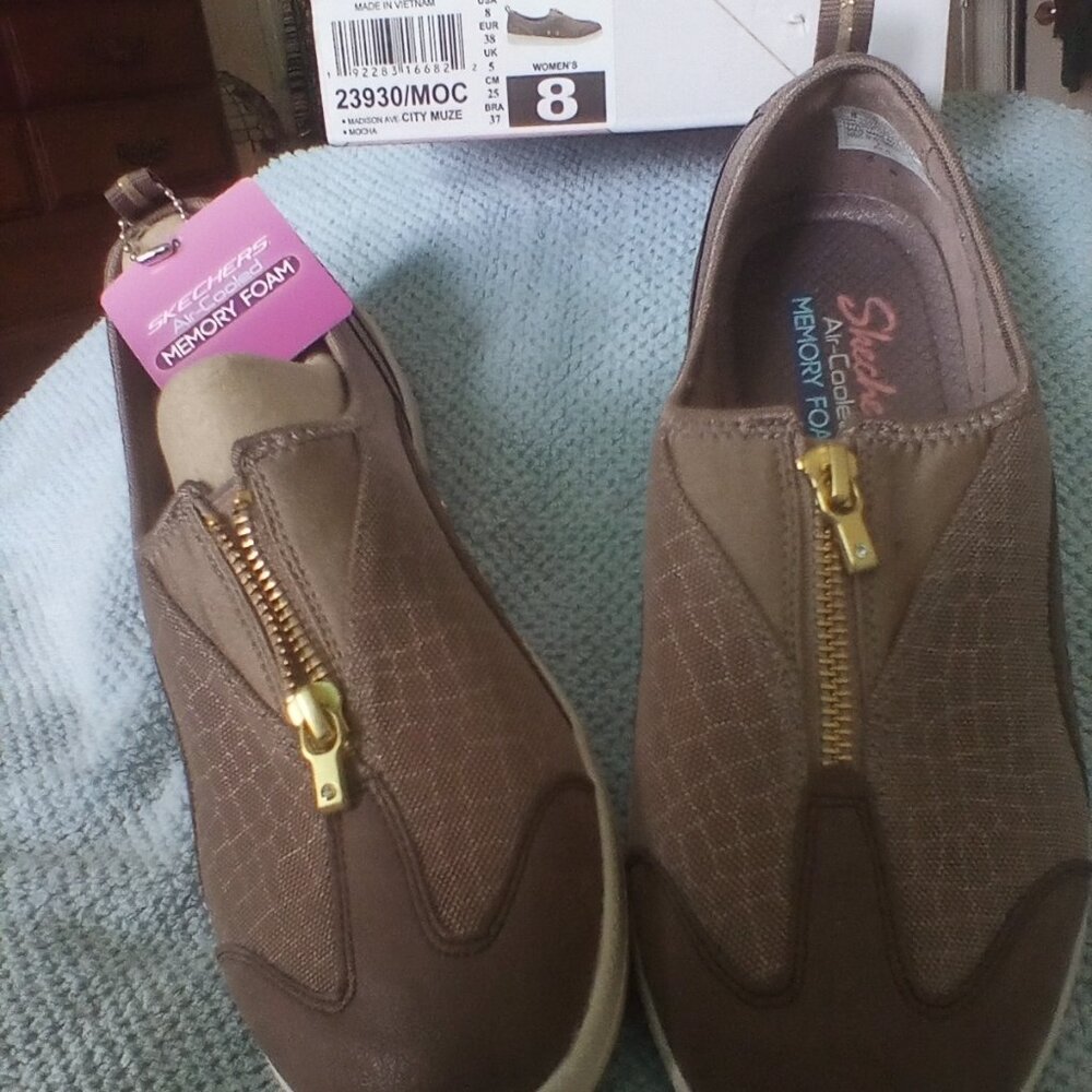 Nib - Skechers Memory Foam Sneakers Size 8 - image 1